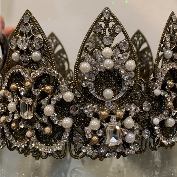Royal vintage crown main image 7